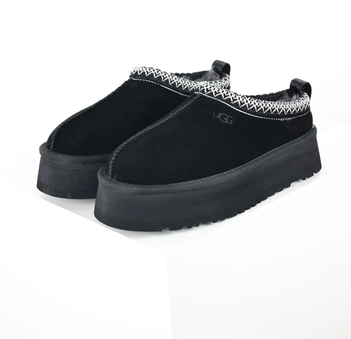 UGG (Black)