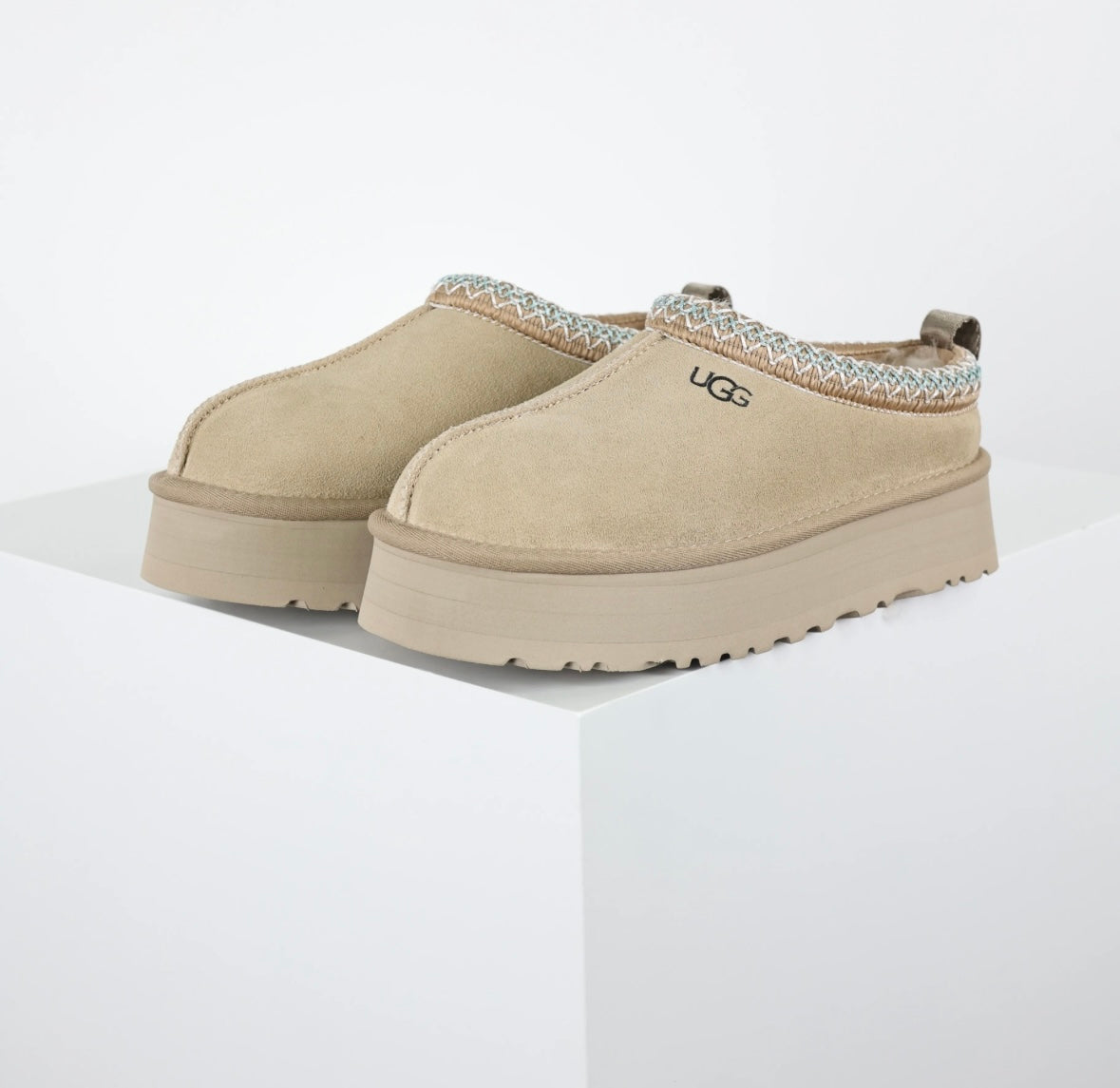 UGG